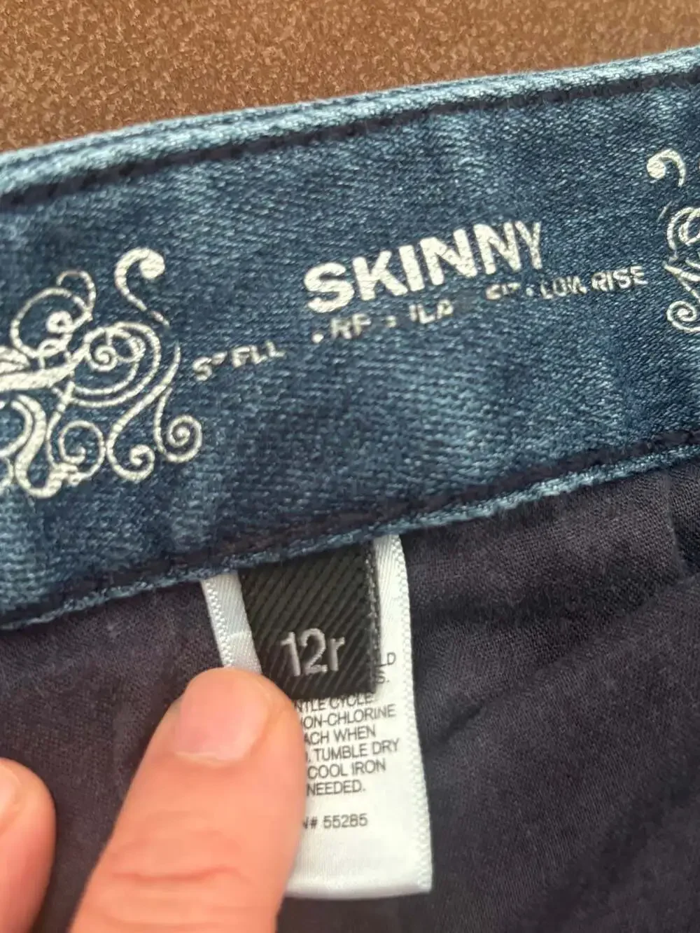 Lot of 3 Womens Designer Jeans - Levi's, American Eagle, and Express - Picture 6 of 7